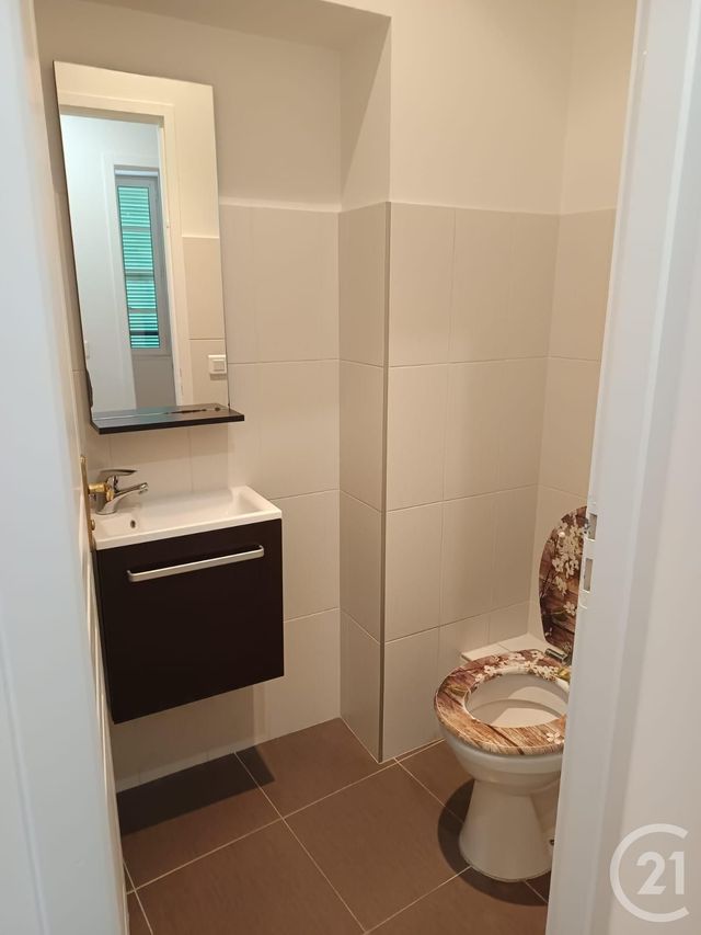 Appartement F2 &agrave; louer - 3 pi&egrave;ces - 74,10 m2 - Le Broc - 06 - PROVENCE-ALPES-COTE-D-AZUR