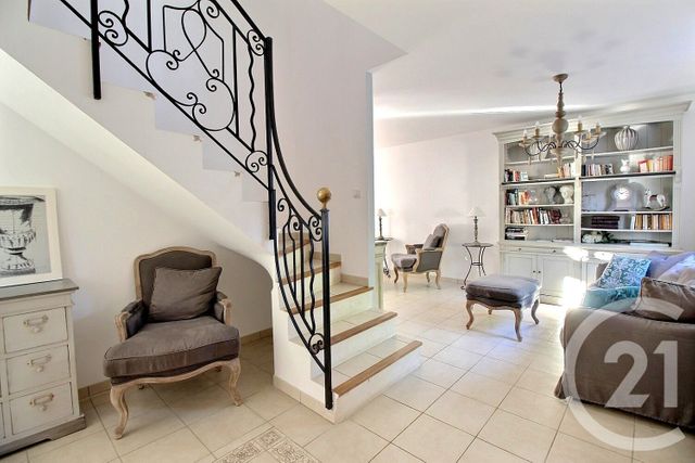 Maison à vendre - 7 pièces - 142 m2 - Roquebrune Sur Argens - 83 - PROVENCE-ALPES-COTE-D-AZUR